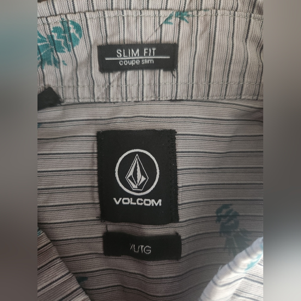 Volcom Men's Pineapple Button Down Short Sleeve Sz XL - Picture 3 of 6